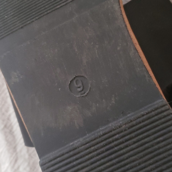 Sandals - Picture 4 of 5